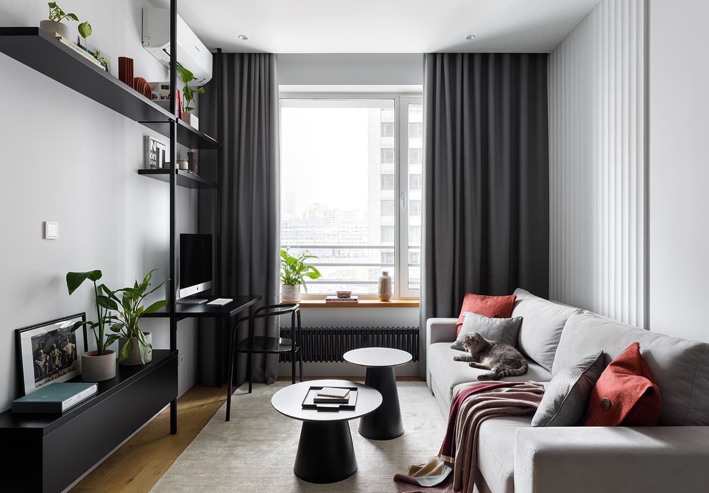 Обновленный интерьер квартиры с прямоугольной детской комнатой — проект студии DSGN HUB