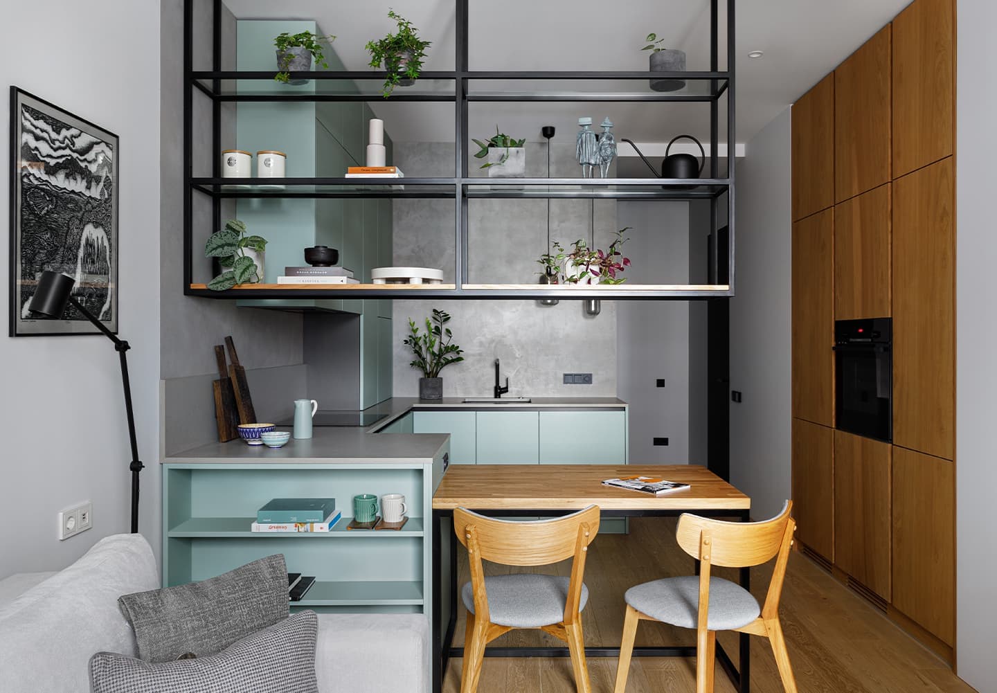 Обновленный интерьер квартиры с прямоугольной детской комнатой — проект студии DSGN HUB