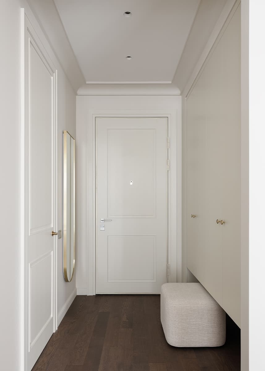 Умиротворенная палитра и элементы классического стиля в интерьере семейной квартиры — проект Аланы Кузнецовой