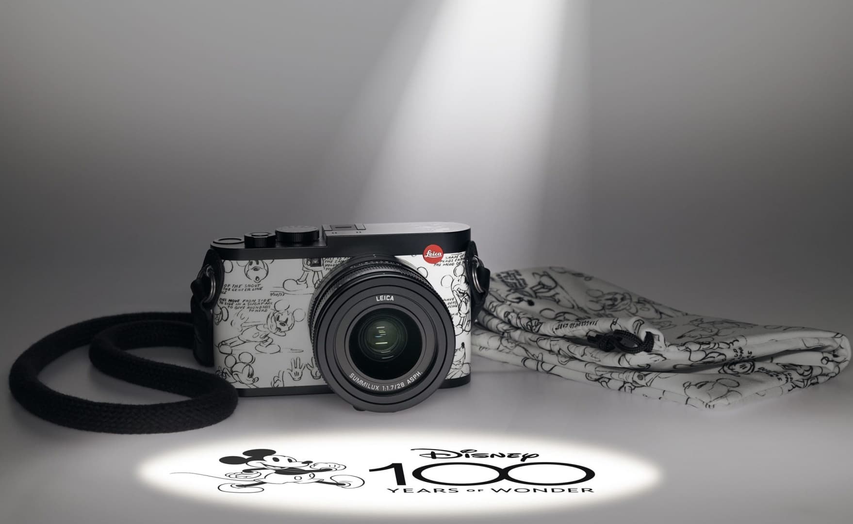 Новый фотоаппарат Leica в стилистике Disney