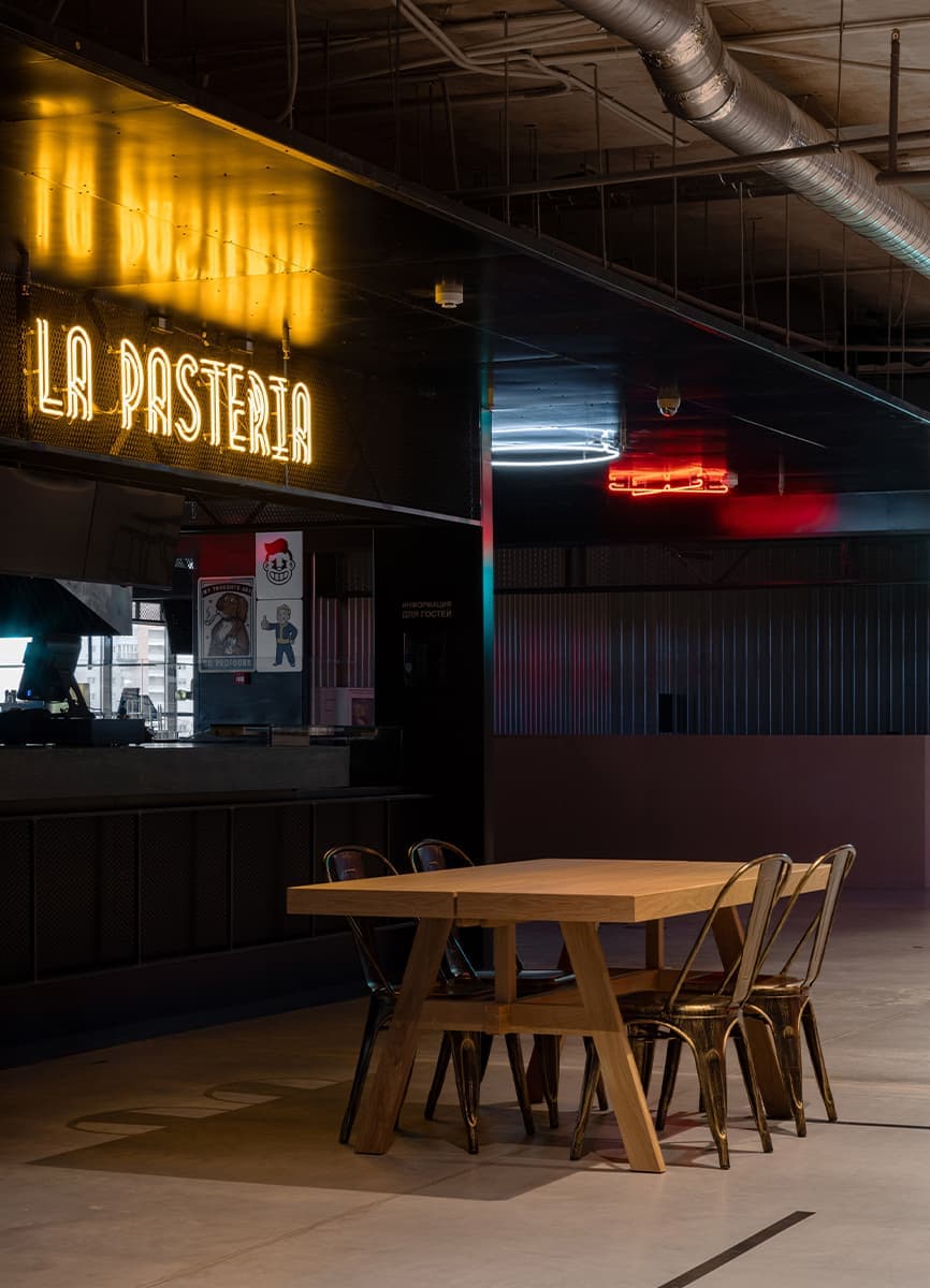 Брутальный интерьер фудмолла в минском торговом центре — проект DUDES architects