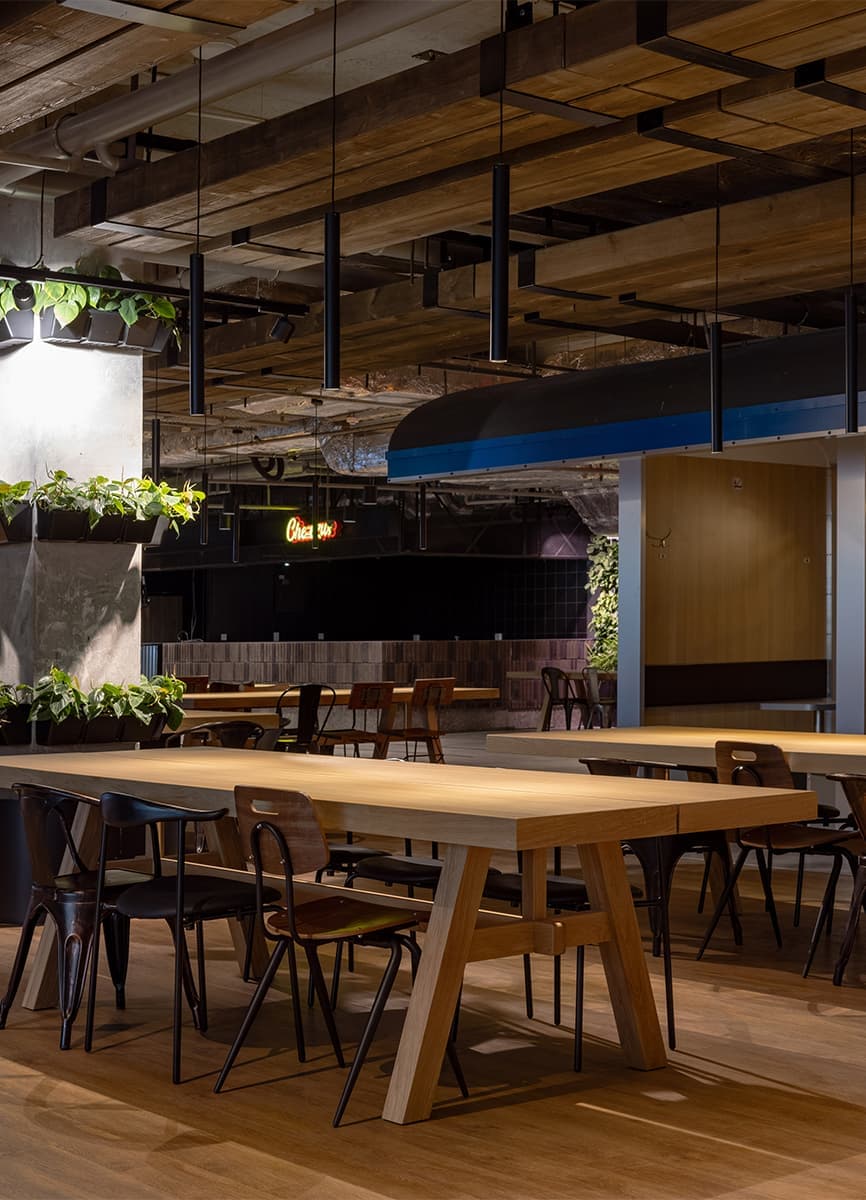 Брутальный интерьер фудмолла в минском торговом центре — проект DUDES architects