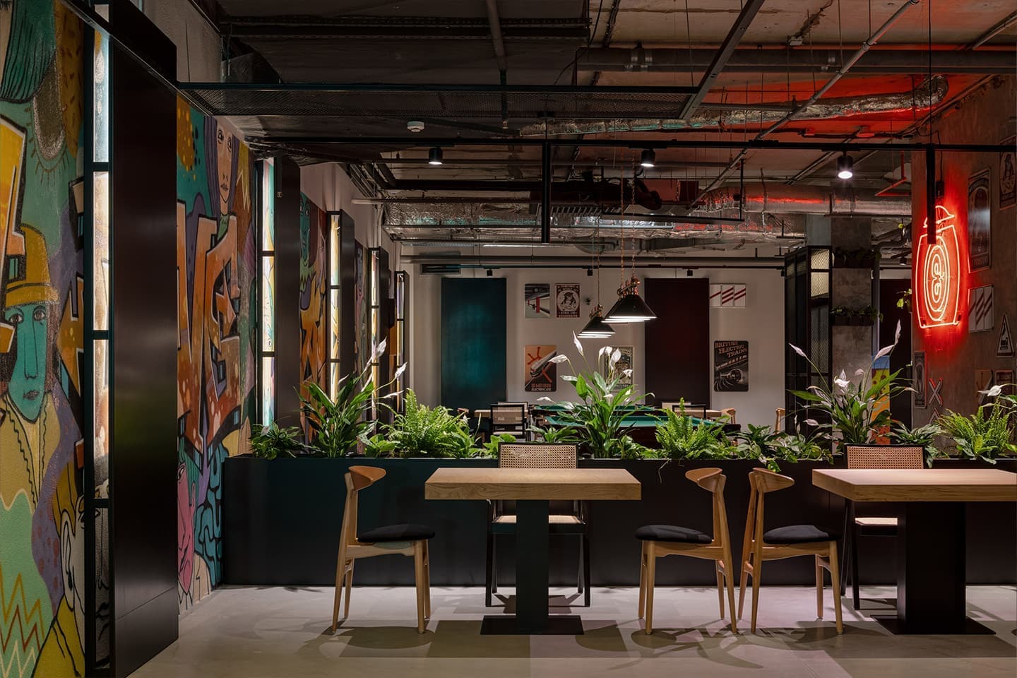 Брутальный интерьер фудмолла в минском торговом центре — проект DUDES architects