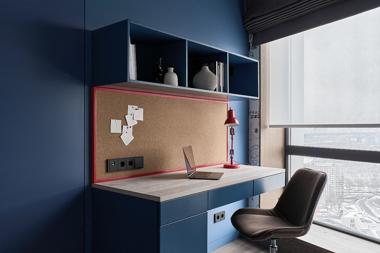 Продуманный интерьер угловой квартиры с тремя спальнями — проект студии дизайна «Сфера»