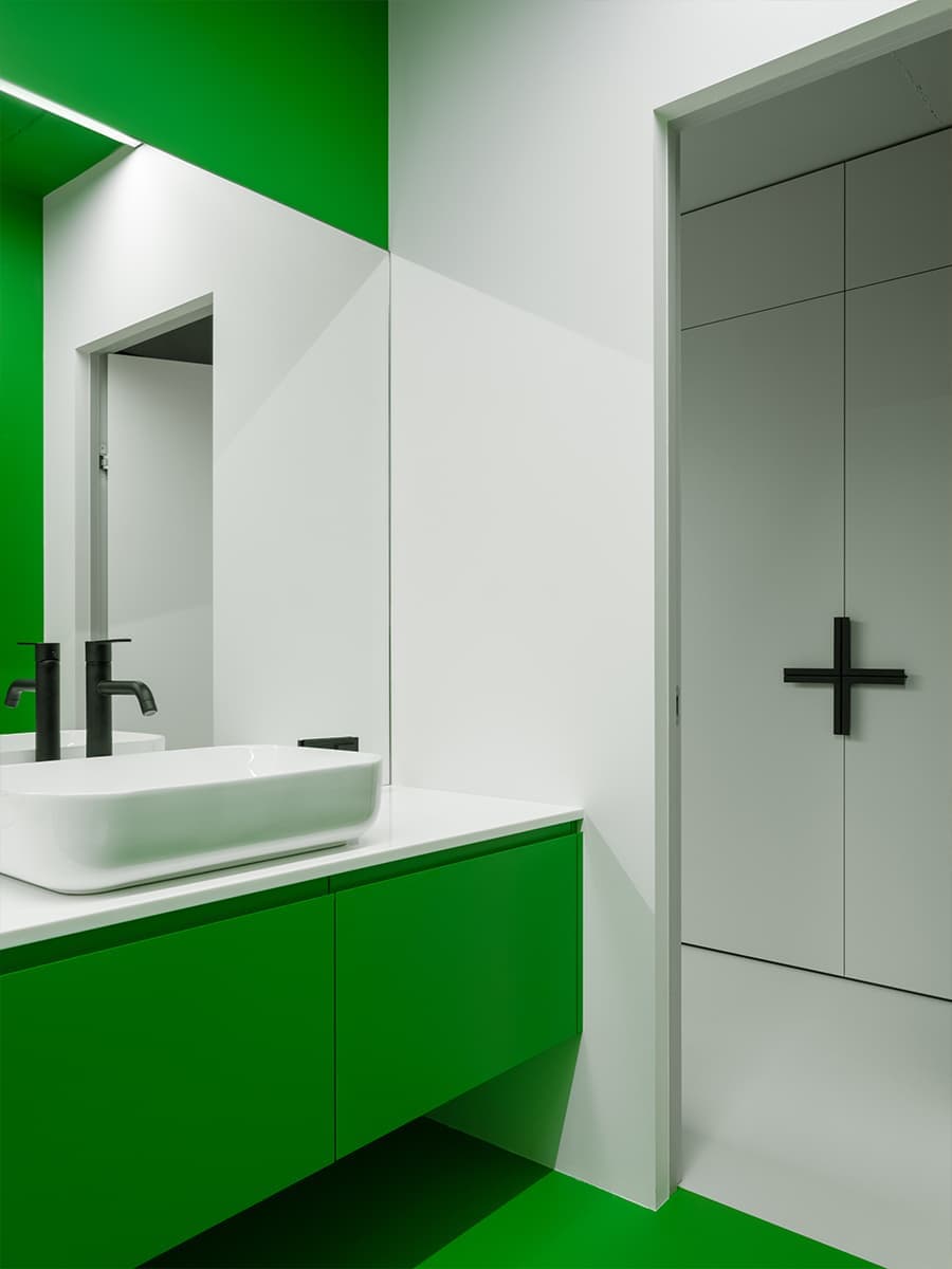 Футуристичный интерьер с глитч-эффектом, яркими спальнями и элементами авангарда— проект UR Bureau