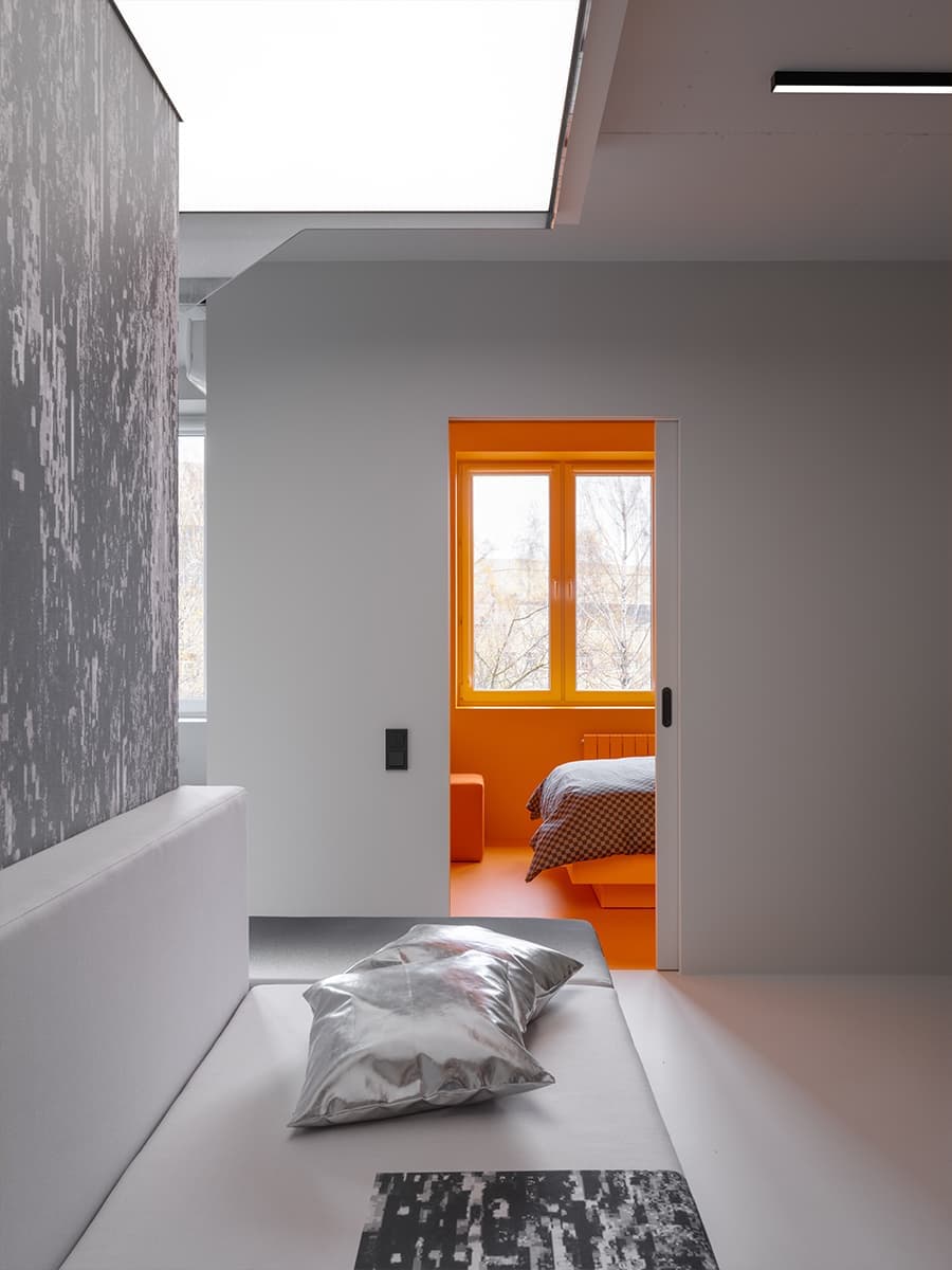 Футуристичный интерьер с глитч-эффектом, яркими спальнями и элементами авангарда— проект UR Bureau