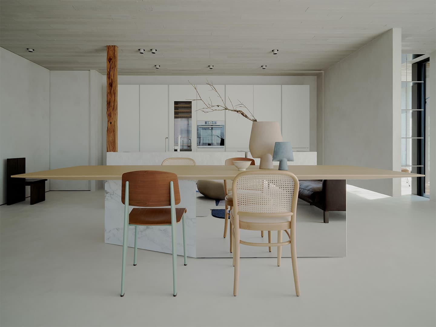 Оттенки Востока: бетон, обожженное дерево и современная мебель в лаконичном интерьере квартиры — проект студии Wei Yi International Design Associates