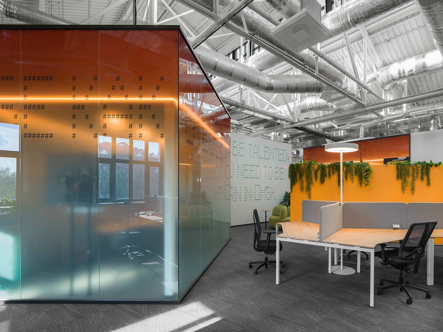 Отражение города в интерьере уютного офиса для IT-специалистов — проект IND architects