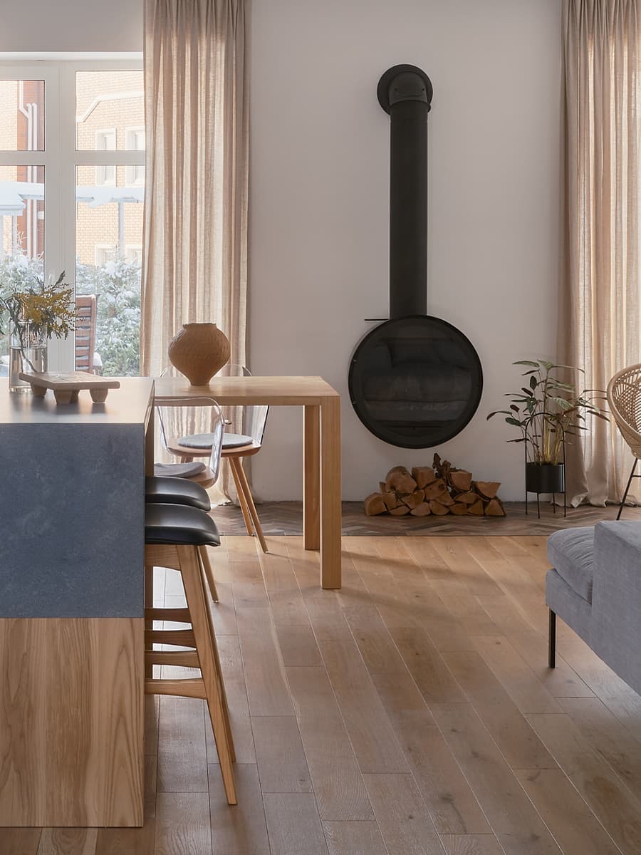 Расслабленный интерьер трехэтажного коттеджа в Подмосковье — проект Дарьи Калюжа