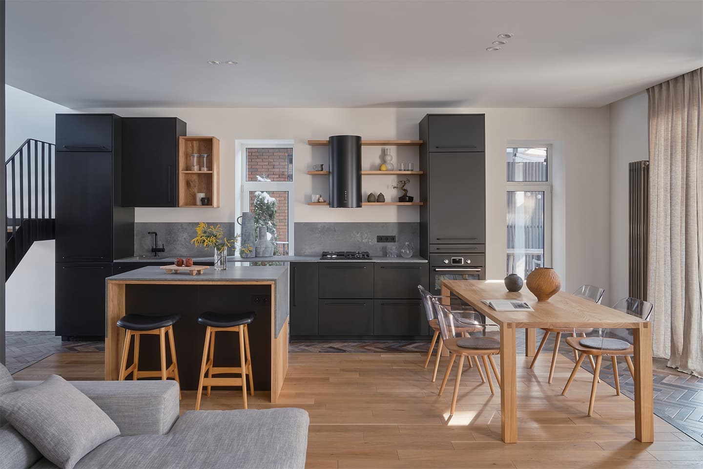 Расслабленный интерьер трехэтажного коттеджа в Подмосковье — проект Дарьи Калюжа