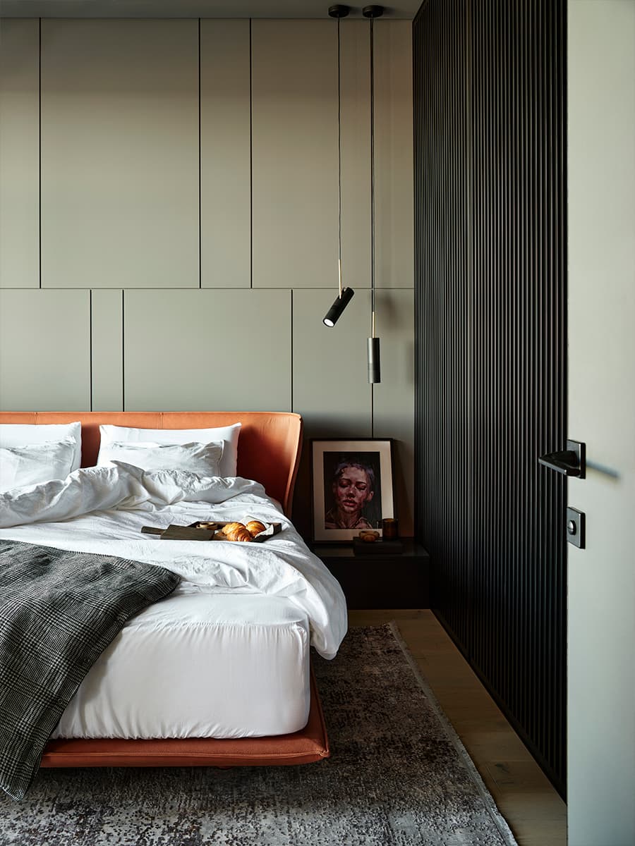 Интерьер семейной квартиры с динамичным оформлением кухни-гостиной — проект дизайн-студии Geometrium