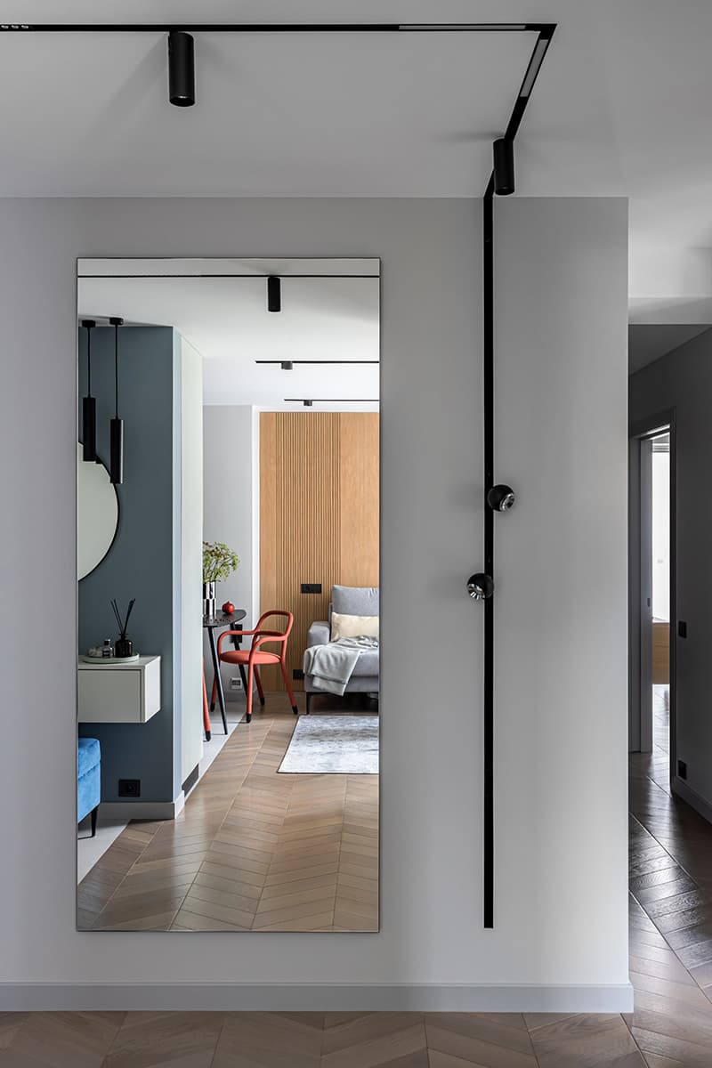 Яркие краски и графичные светильники в интерьере квартиры для музыканта — проект ESTE Design