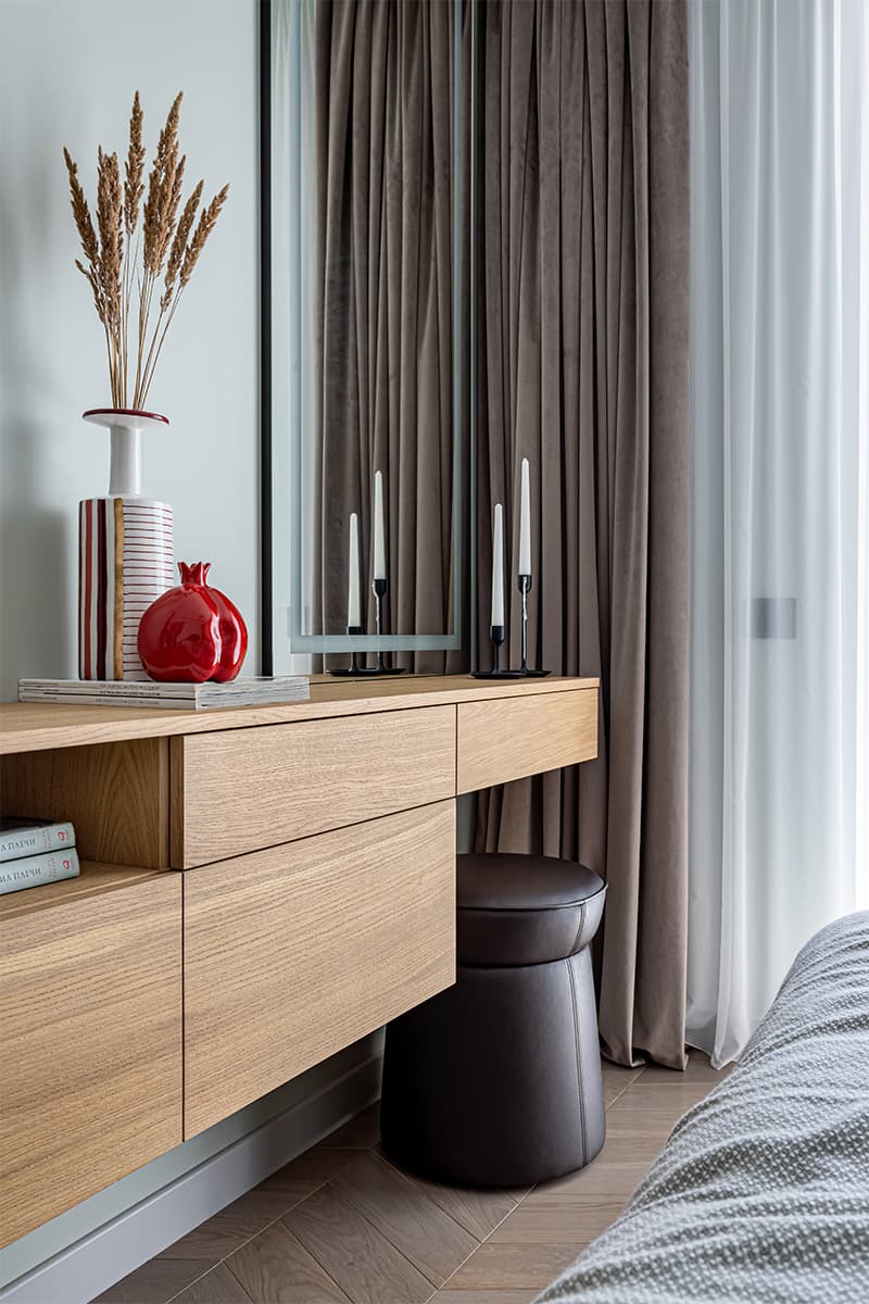 Яркие краски и графичные светильники в интерьере квартиры для музыканта — проект ESTE Design