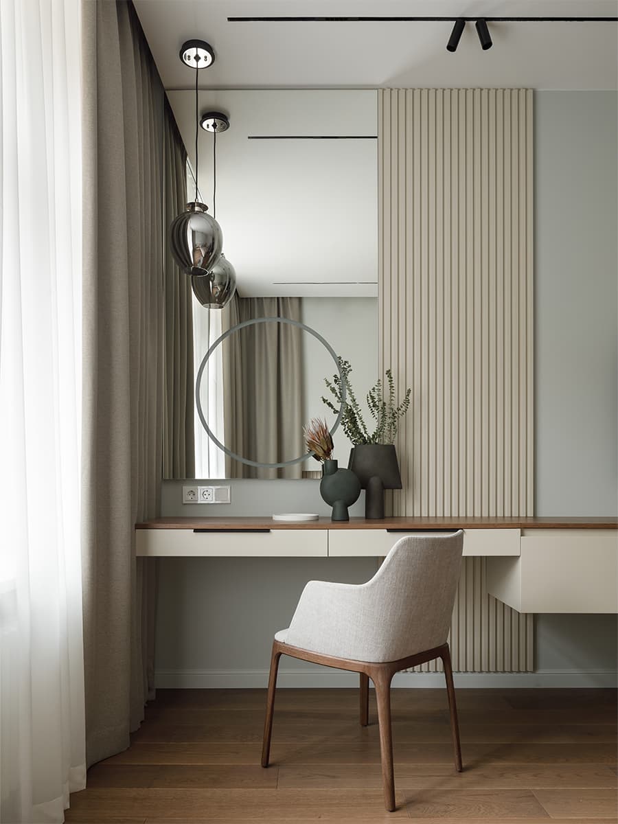 Лаконичный интерьер семейной квартиры с обилием дерева — проект студии MAD ABOUT INTERIOR
