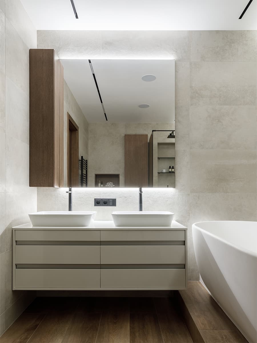 Лаконичный интерьер семейной квартиры с обилием дерева — проект студии MAD ABOUT INTERIOR