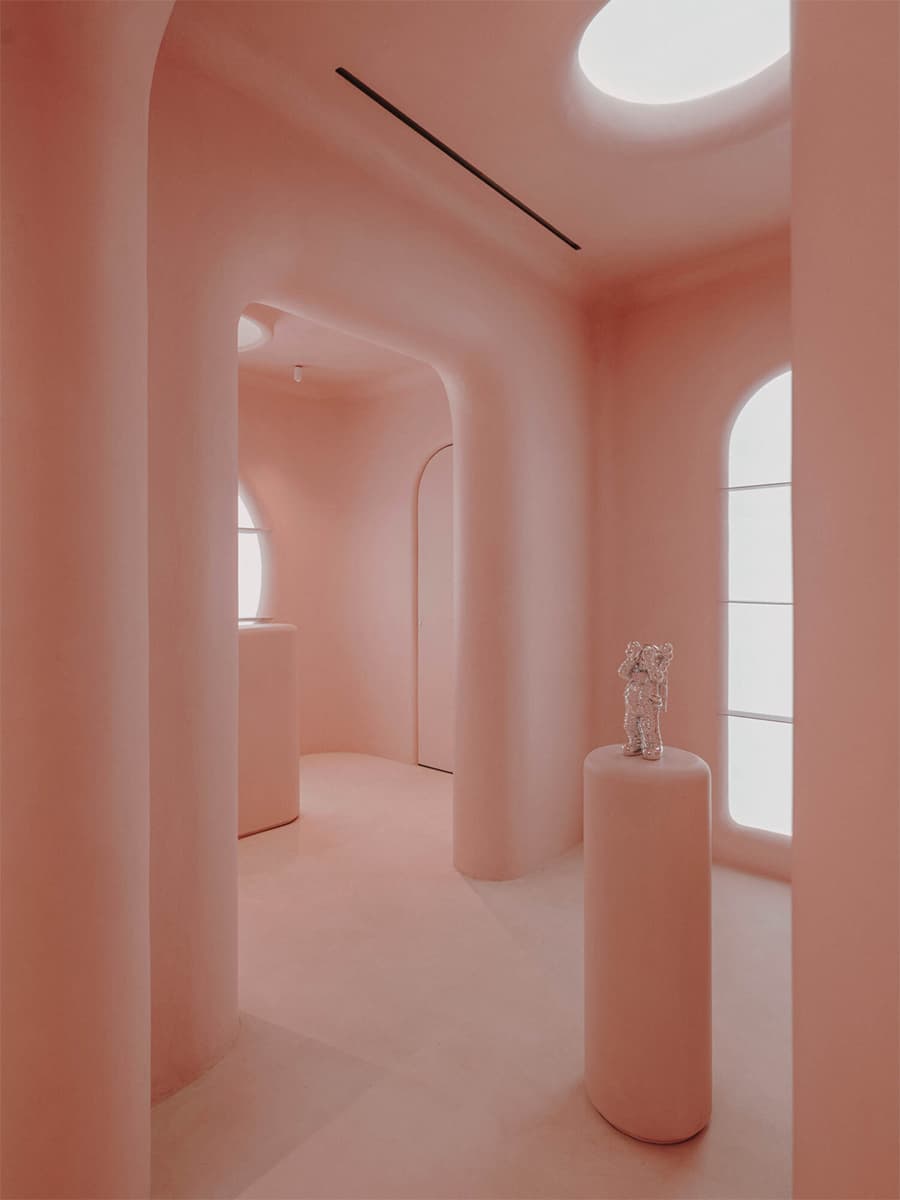 Сквозь розовые очки: фантазийный интерьер концепт-стора в Барселоне — проект Изерна Серры и студии Six N. Five