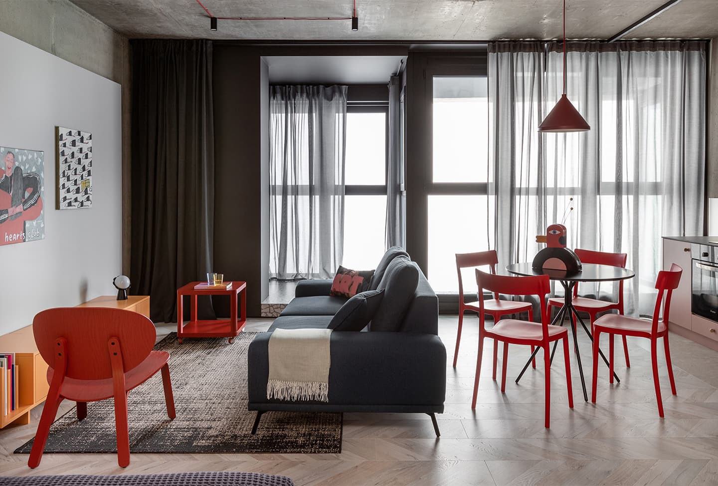 Обилие цветов в интерьере квартиры-студии — проект Екатерины и Алексея Савицких