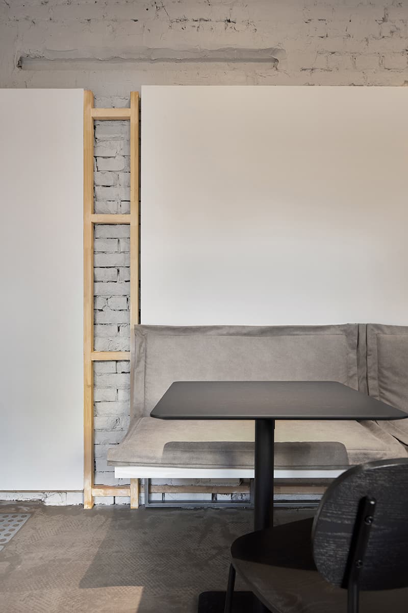 Чувственный интерьер кофейни в брутальной эстетике — проект студии Kidz