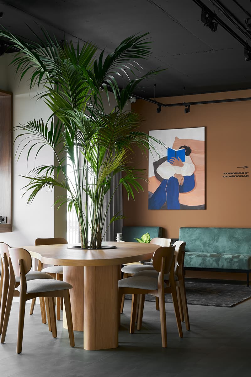 Интерьер соседского центра для жителей урбан-квартала в Новосибирске — проект студии Shubochkini и компании Брусника