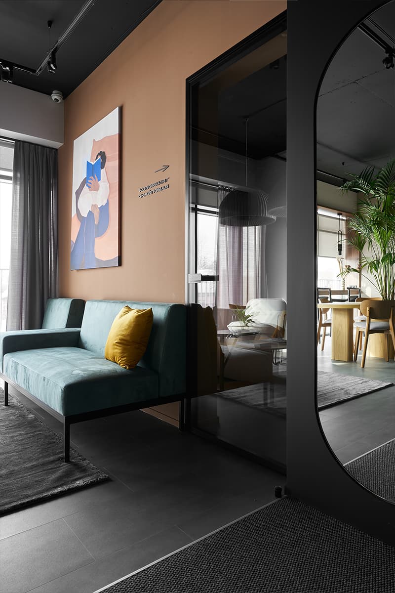 Интерьер соседского центра для жителей урбан-квартала в Новосибирске — проект студии Shubochkini и компании Брусника