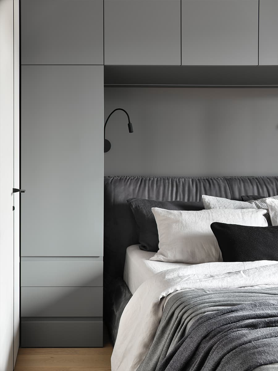 Контрастный интерьер квартиры с искусством и графичными деталями — проект Яны Лысенко