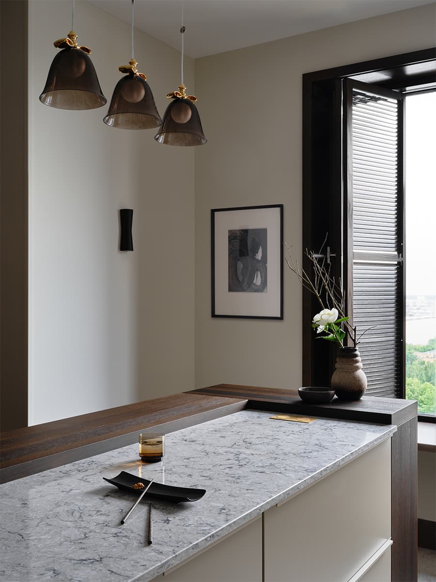 Расслабленный микс классики и современности в интерьере квартиры с камерной спальней — проект Александры Алексеевой