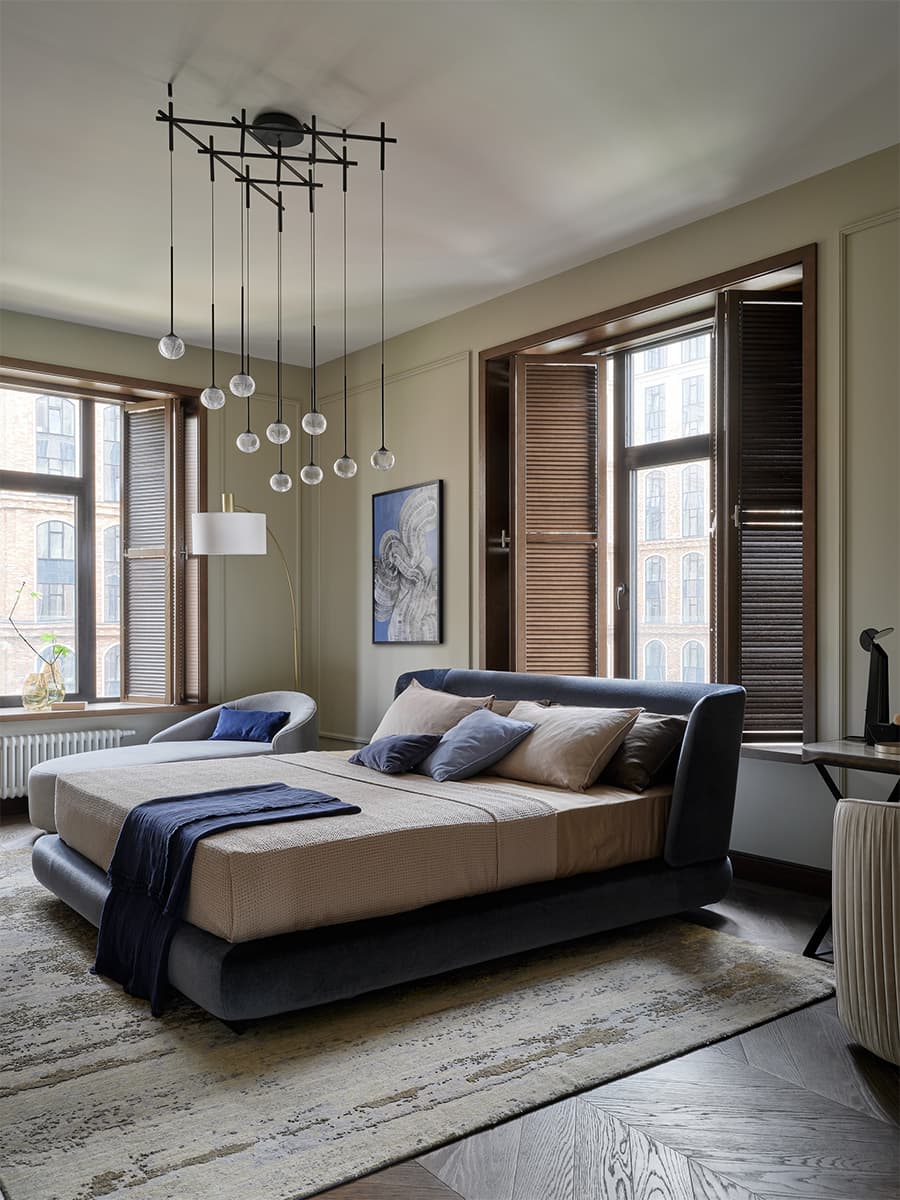 Расслабленный микс классики и современности в интерьере квартиры с камерной спальней — проект Александры Алексеевой