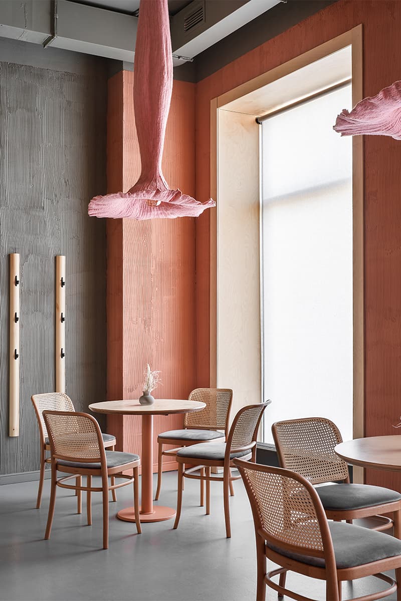 Современное прочтение французского стиля в интерьере красноярской кофейни — проект студии LEFTdesign