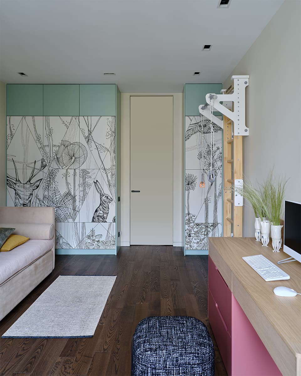 Оригинальный интерьер семейной квартиры в темных тонах — проект Анастасии Егоровой и Екатерины Моисеенко