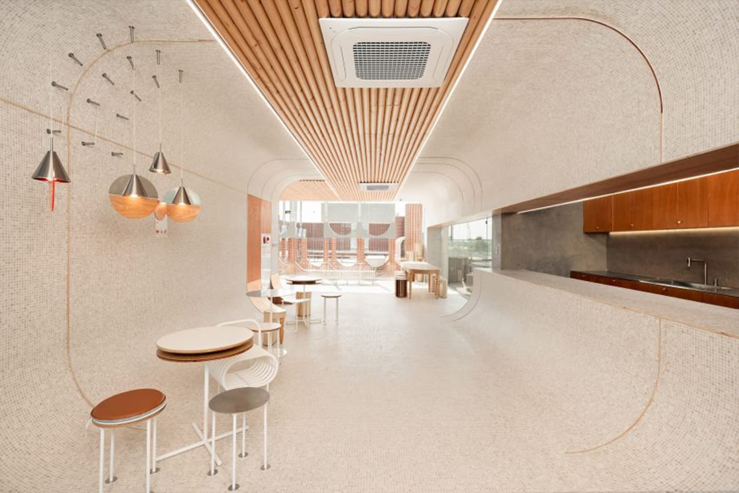 Кирпич, дерево и природный камень в интерьере кафе с итальянским настроением — проект студии Sukchulmok