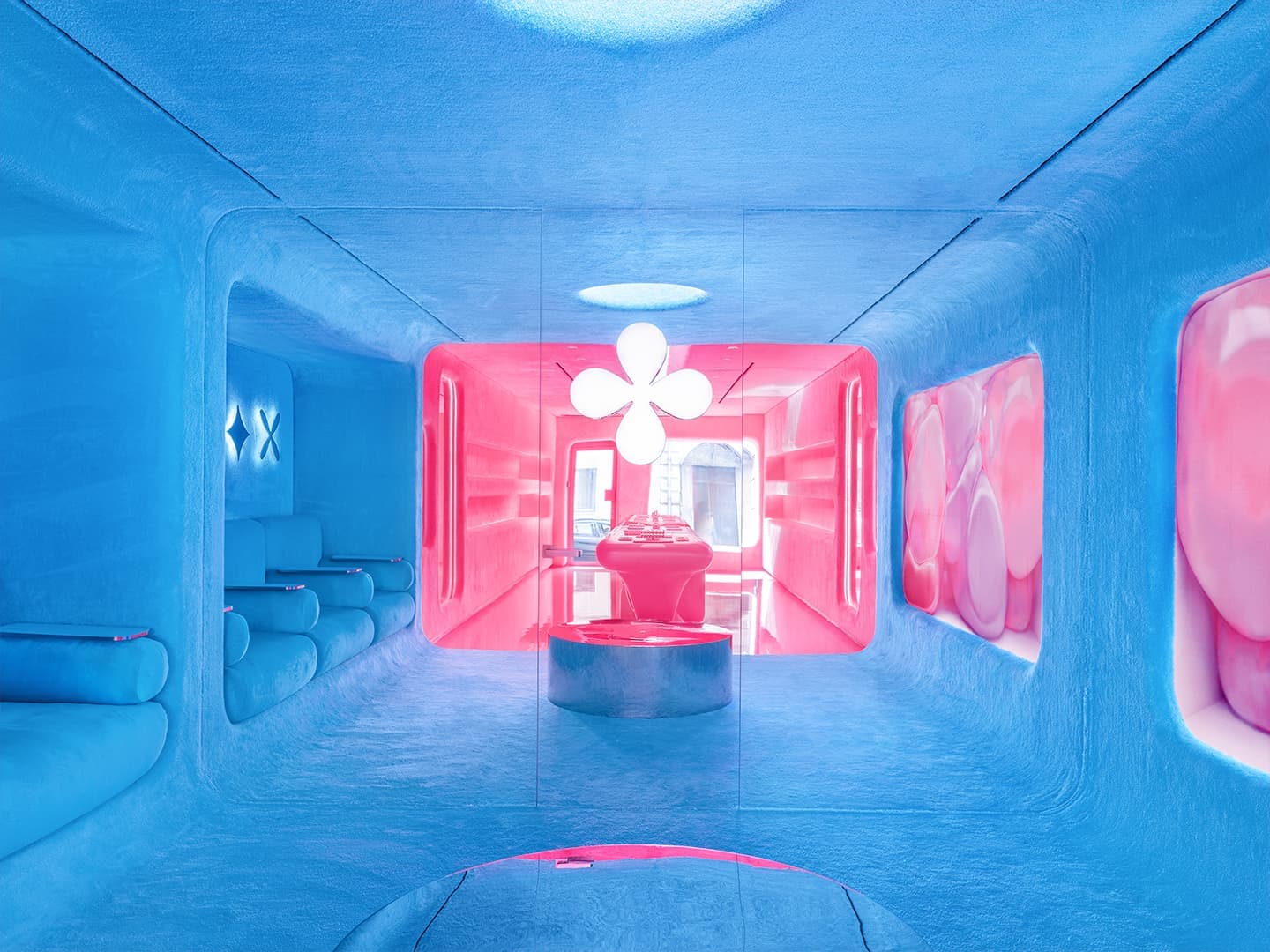 Эпатажный интерьер магазина ювелирных украшений на Патриарших прудах — проект Елены Локастовой