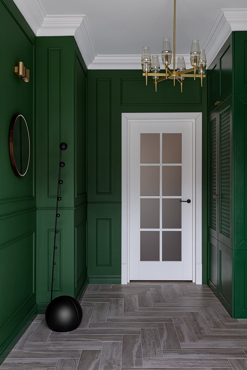 Глубокие тона и винтажная мебель в интерьере загородного дома — проект Надежды Ковалевой