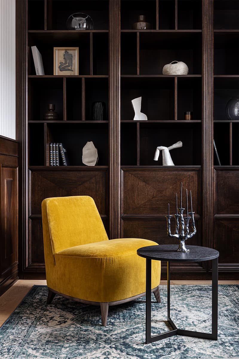 Глубокие тона и винтажная мебель в интерьере загородного дома — проект Надежды Ковалевой