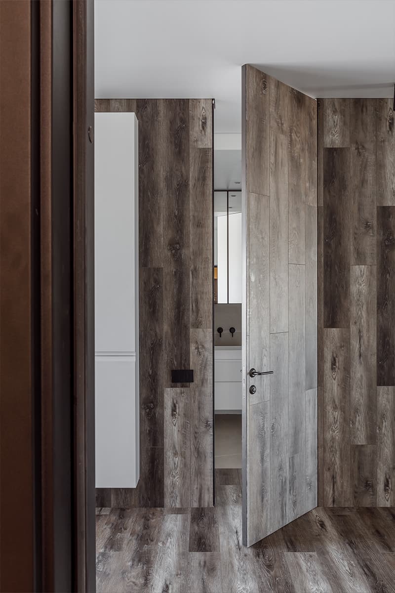 Дерево, сталь, текстиль и пластик в минималистском интерьере — проект Алексея Аладашвили