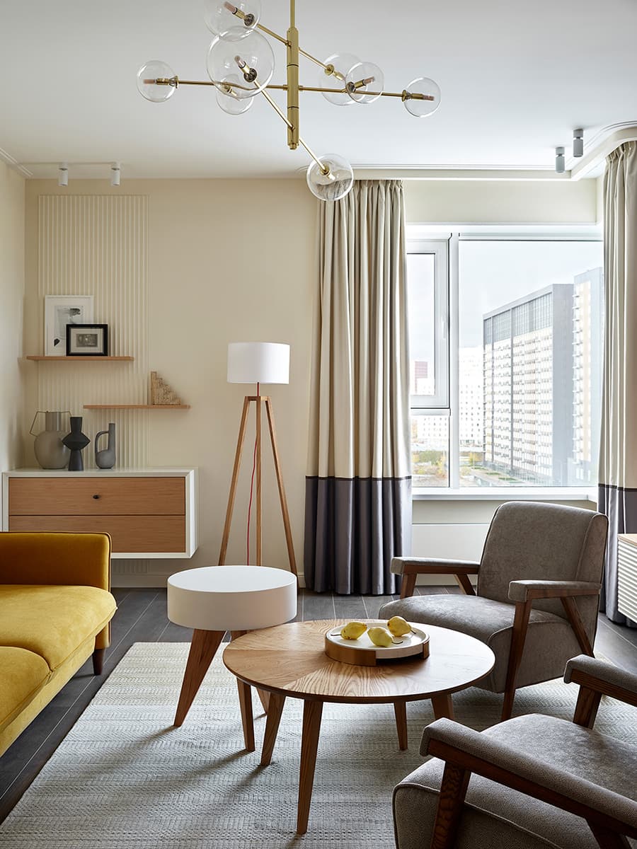 Природные краски и натуральное дерево в интерьере квартиры с видом на парк — проект Анастасии Холопцевой