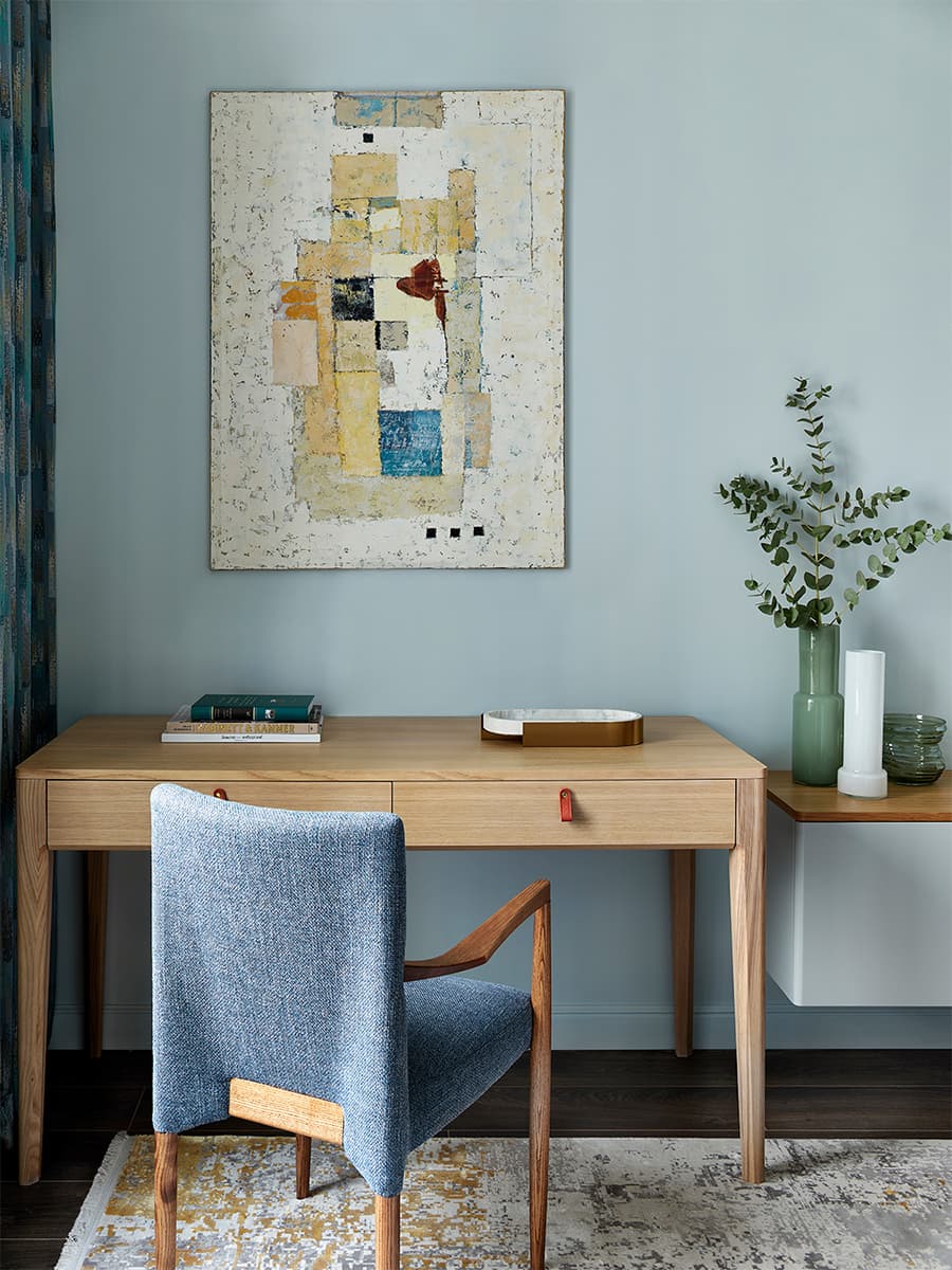 Природные краски и натуральное дерево в интерьере квартиры с видом на парк — проект Анастасии Холопцевой