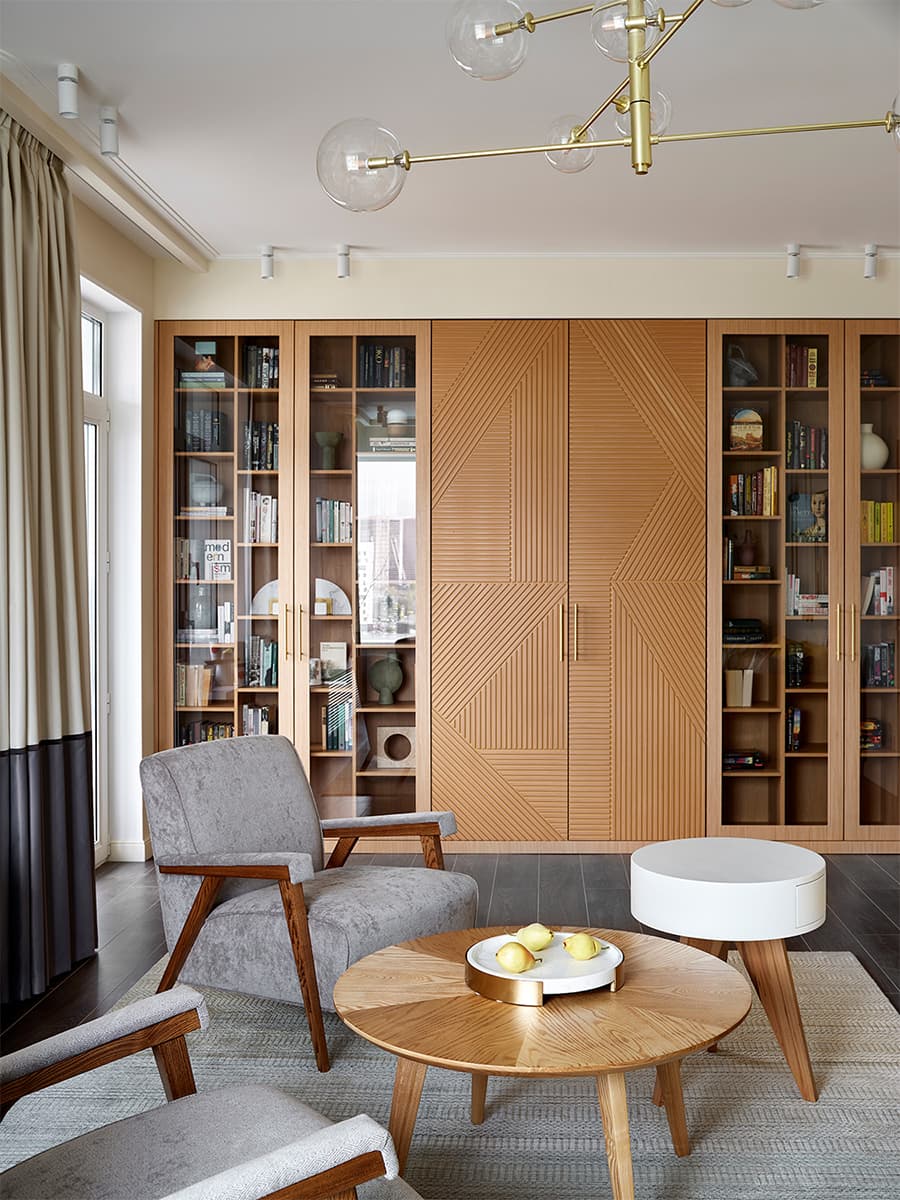 Природные краски и натуральное дерево в интерьере квартиры с видом на парк — проект Анастасии Холопцевой