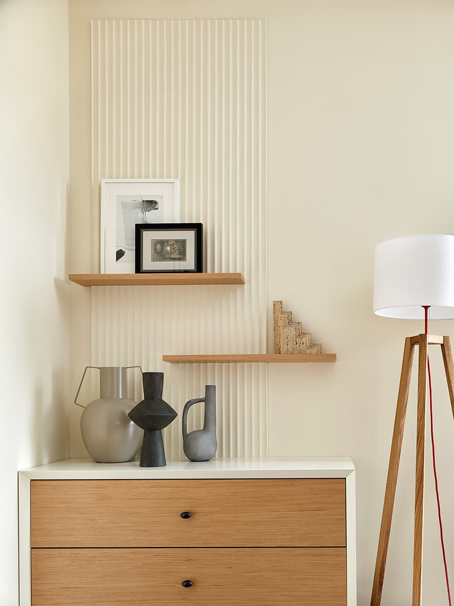 Природные краски и натуральное дерево в интерьере квартиры с видом на парк — проект Анастасии Холопцевой