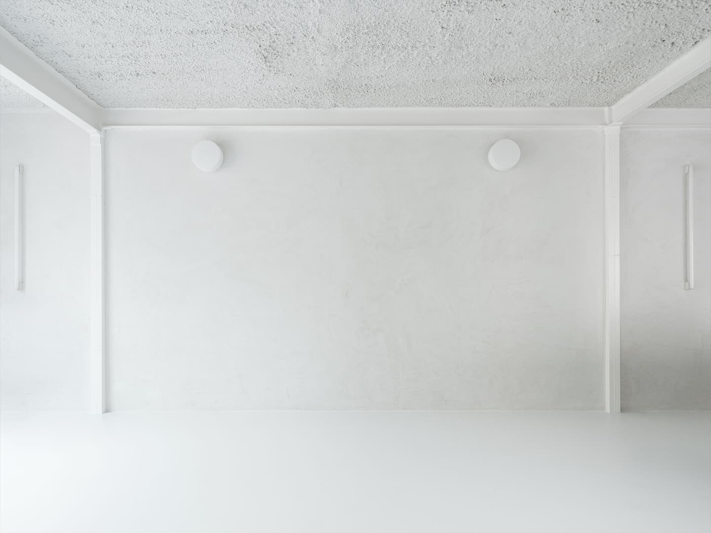 Универсальная отделка небольшой квартиры в Мадриде — проект архитектурного бюро HANGHAR