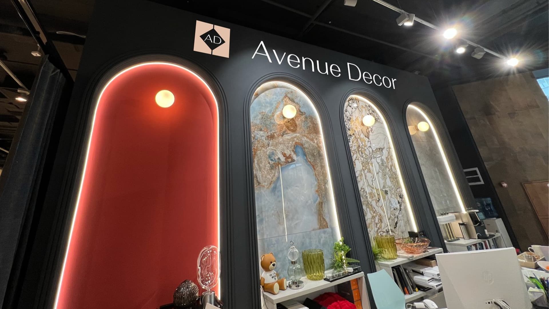 Avenue Decor